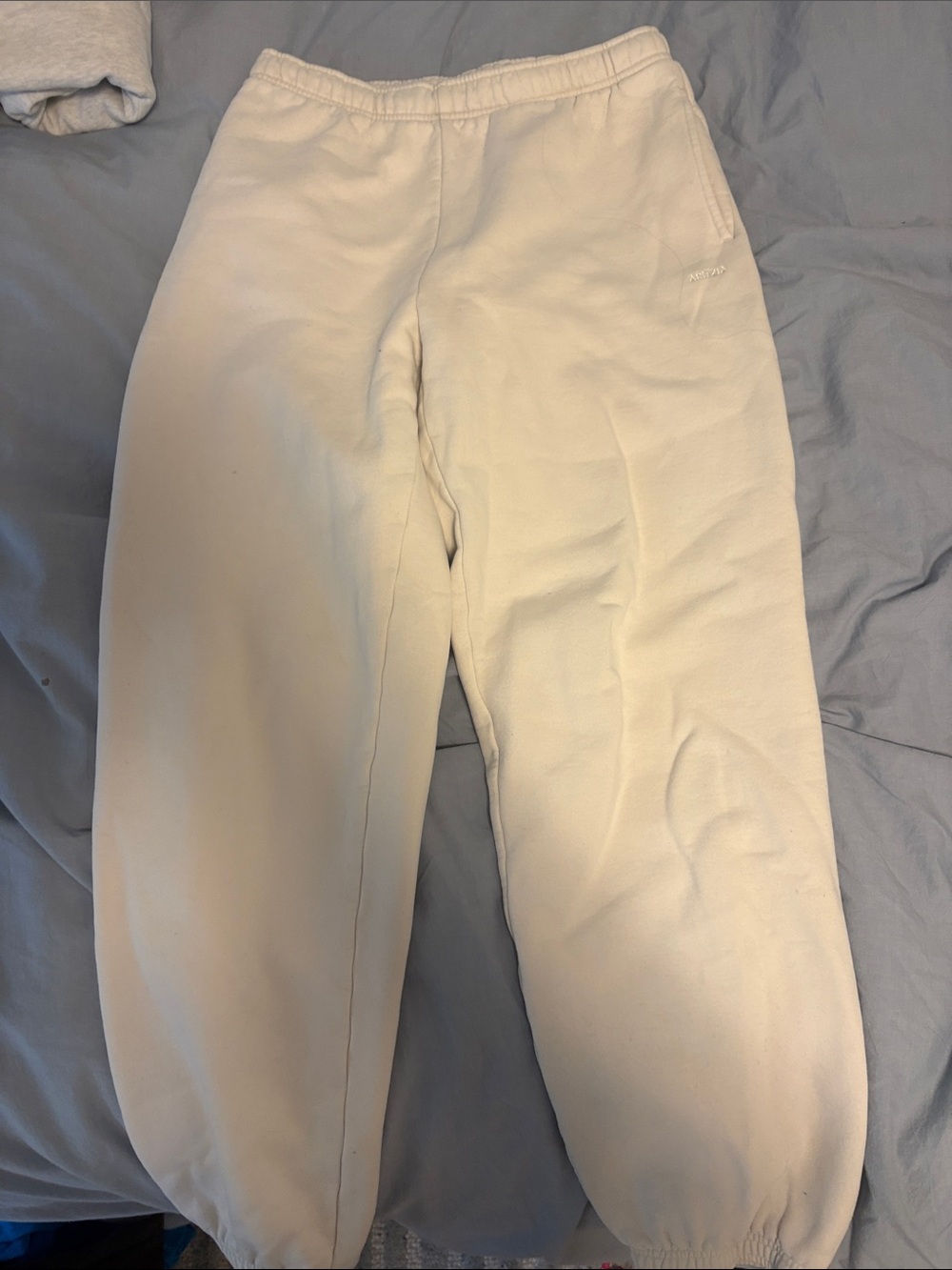 Aritzia sweat fleece mega fit cuffed sweatpants